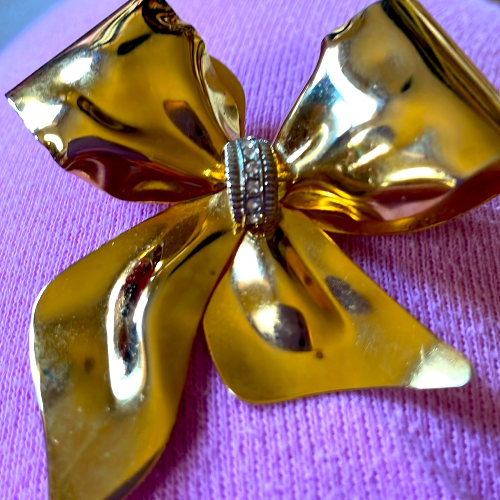 Vintage oversized bow broach